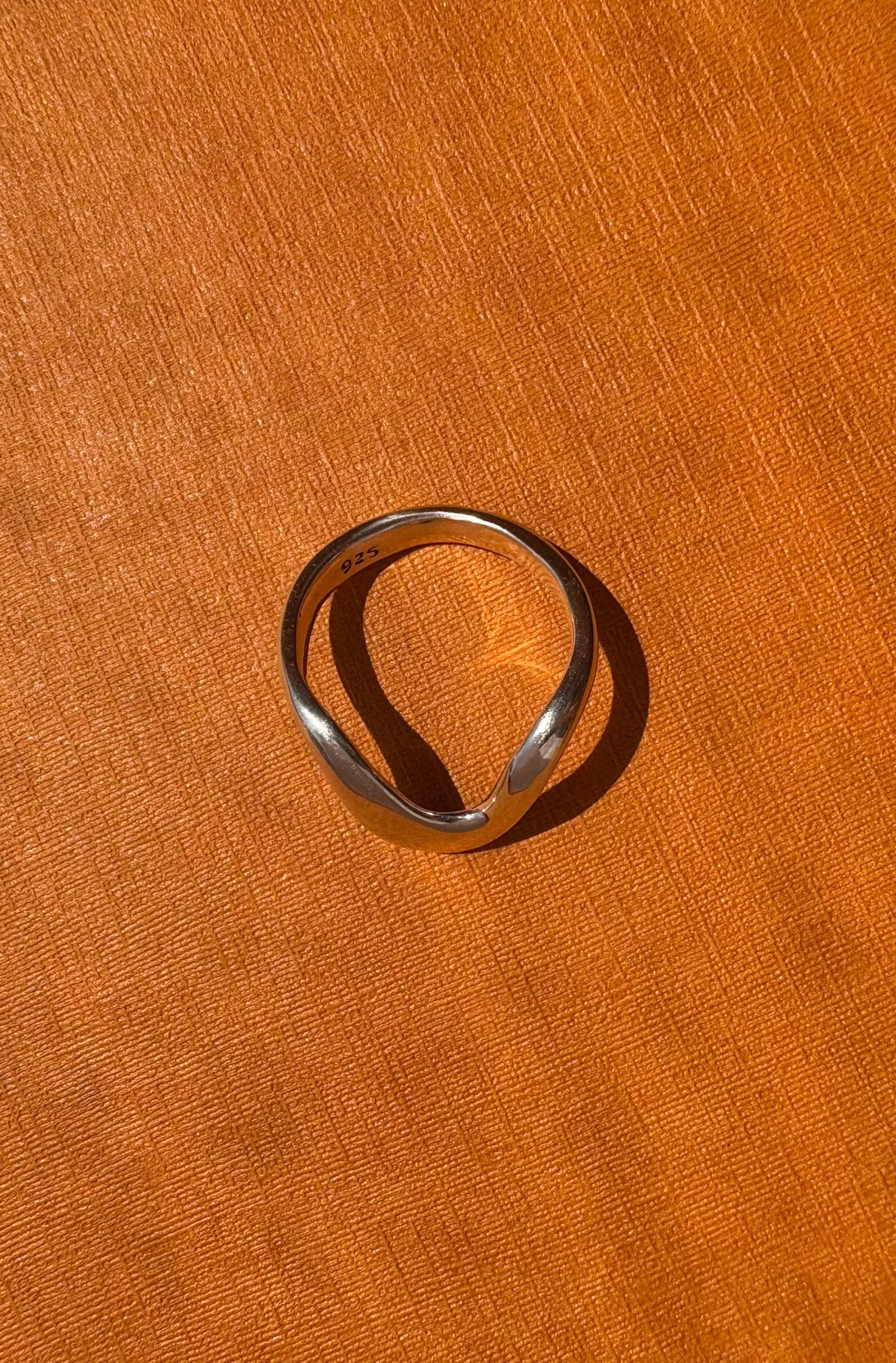 Deep Current - Wave Stacking Ring